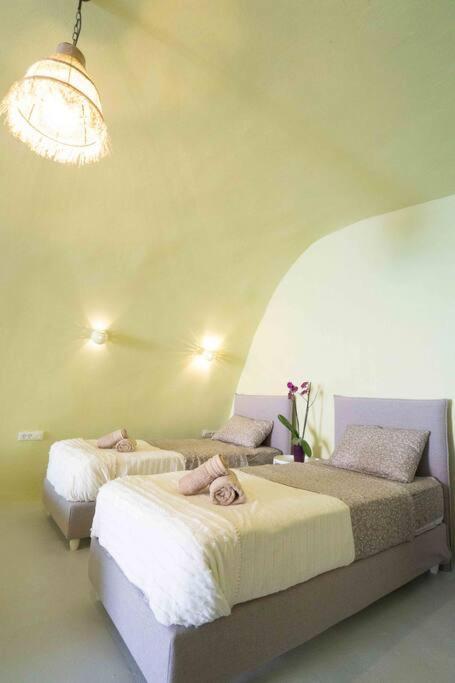 Вілла Santorini Oasis- Cave House Фіра Екстер'єр фото