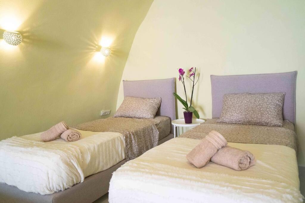 Вілла Santorini Oasis- Cave House Фіра Екстер'єр фото