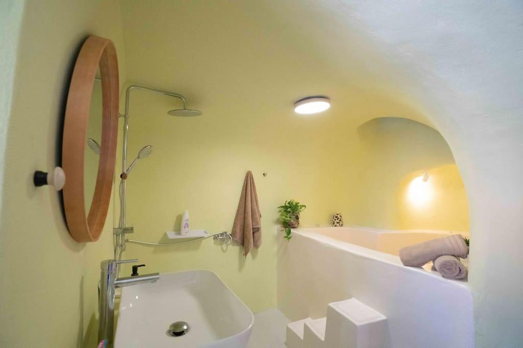 Вілла Santorini Oasis- Cave House Фіра Екстер'єр фото