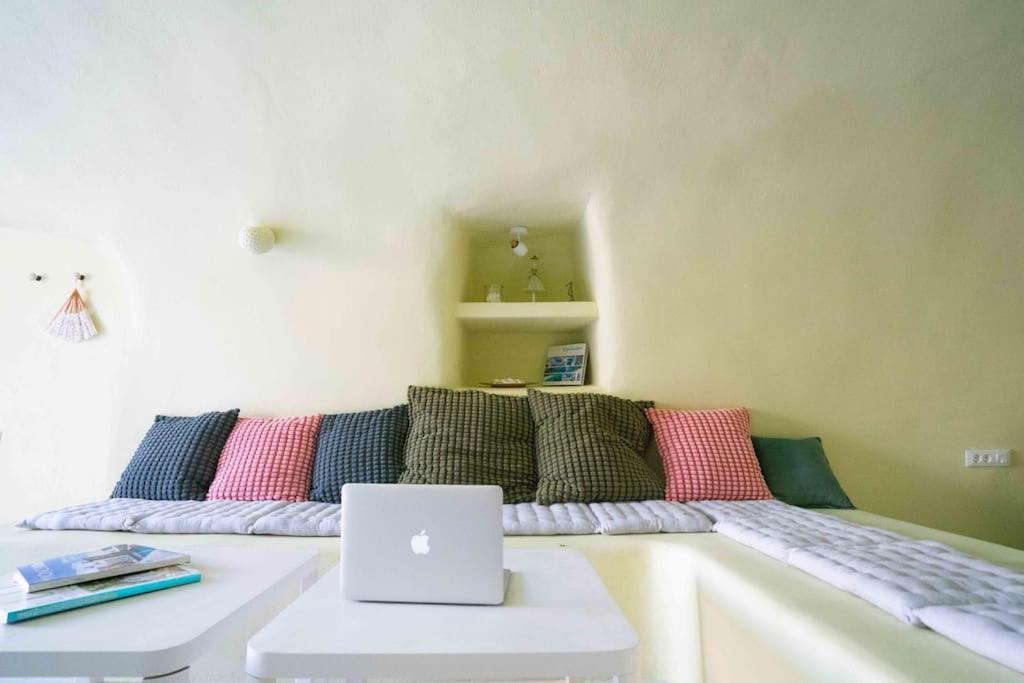 Вілла Santorini Oasis- Cave House Фіра Екстер'єр фото
