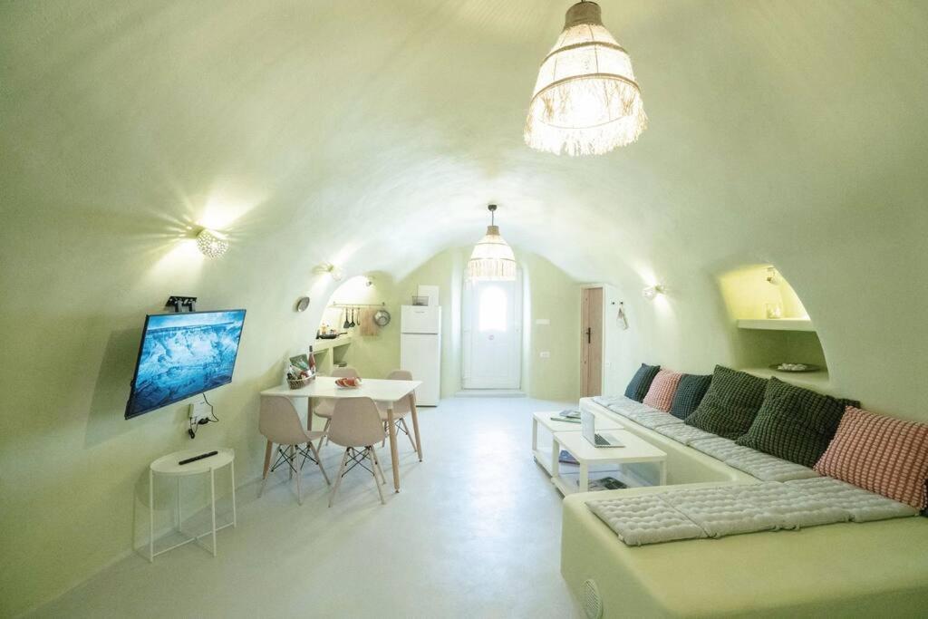 Вілла Santorini Oasis- Cave House Фіра Екстер'єр фото